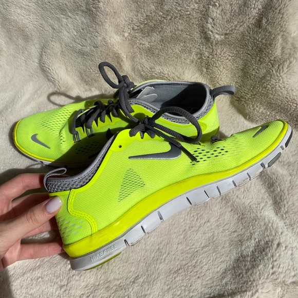 neon yellow nike sneakers womens